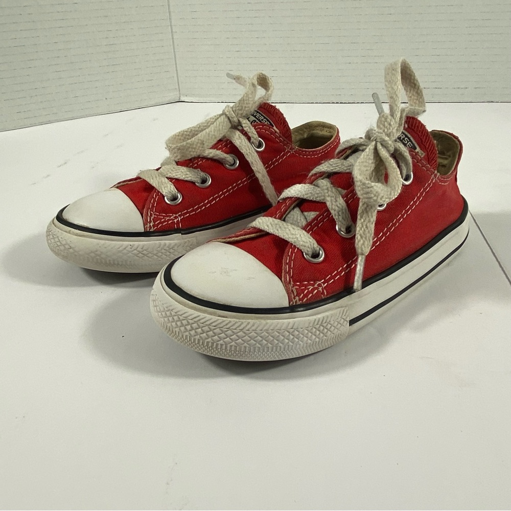 Converse All Star Youth Kids Size 9 Shoes Red Low Top Chuck Taylor Lace Up